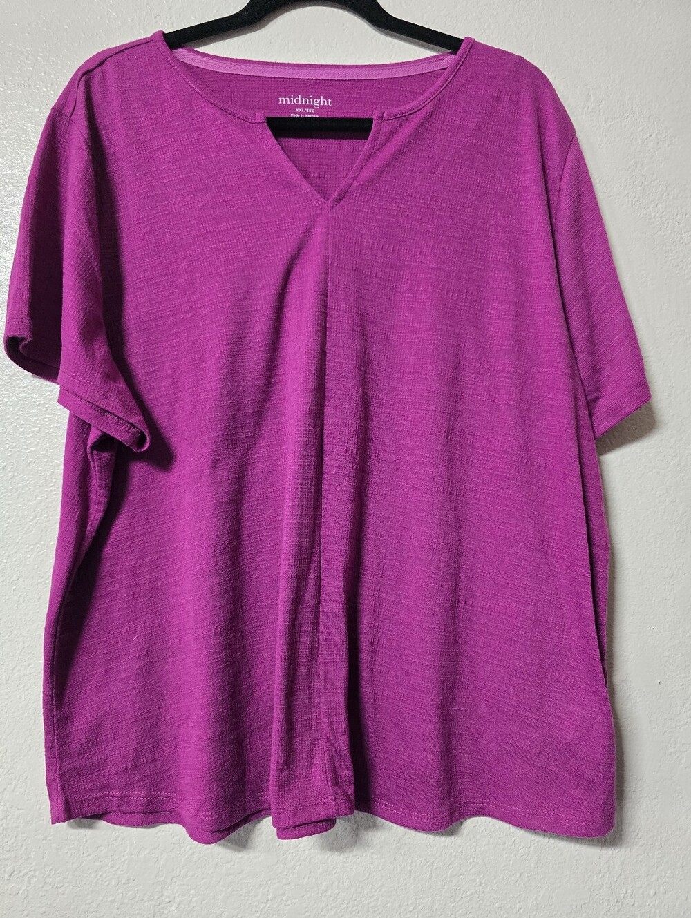 Women's Magenta Short Sleeve V-Neck Top